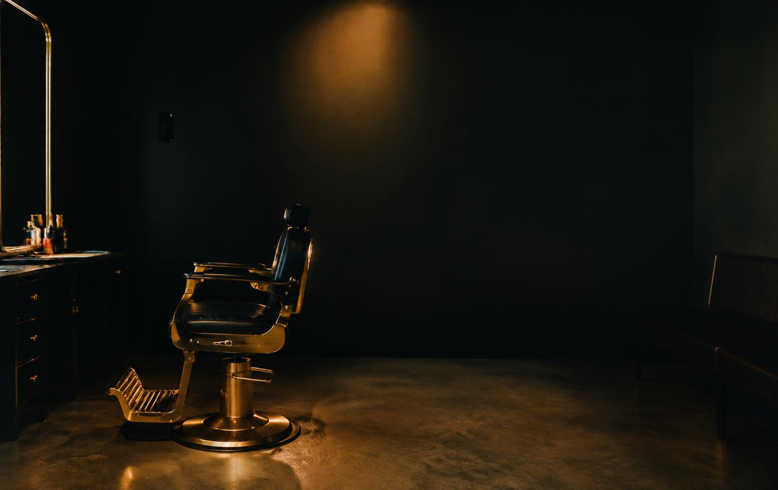 Barber chair at El Catracho